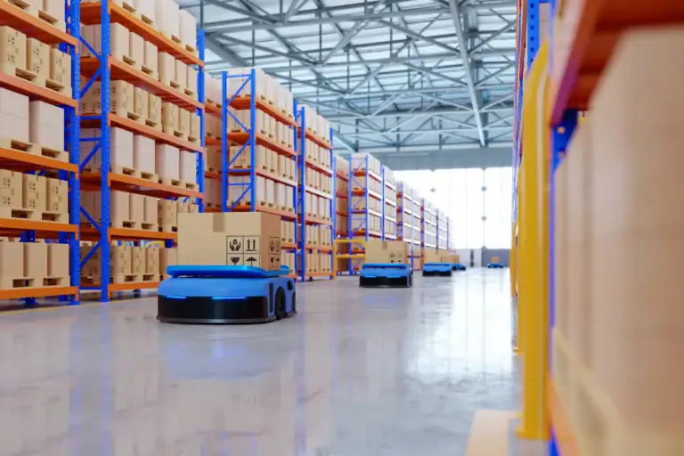 Mobile Roboter transportieren Pakete im Lager