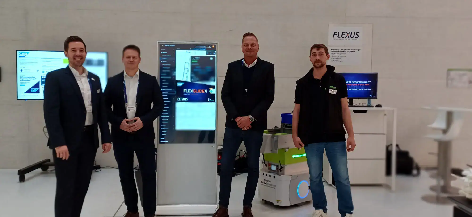 SAP Innovation Day Lager- und Transportmanagement 2025: Gruppenbild am Flexus-Stand