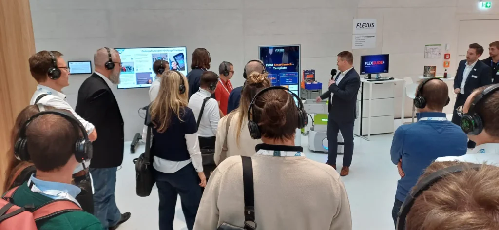 SAP Innovation Day Lager- und Transportmanagement 2025: Flexus Stand mit Interessierten