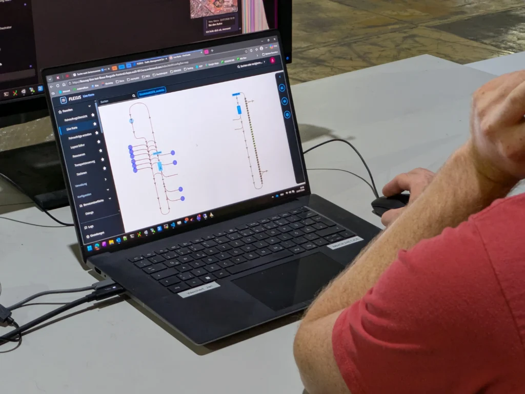 Onboarding von AGVs der Marke Linde MH: Laptop mit Transportleitsystem FlexGuide4